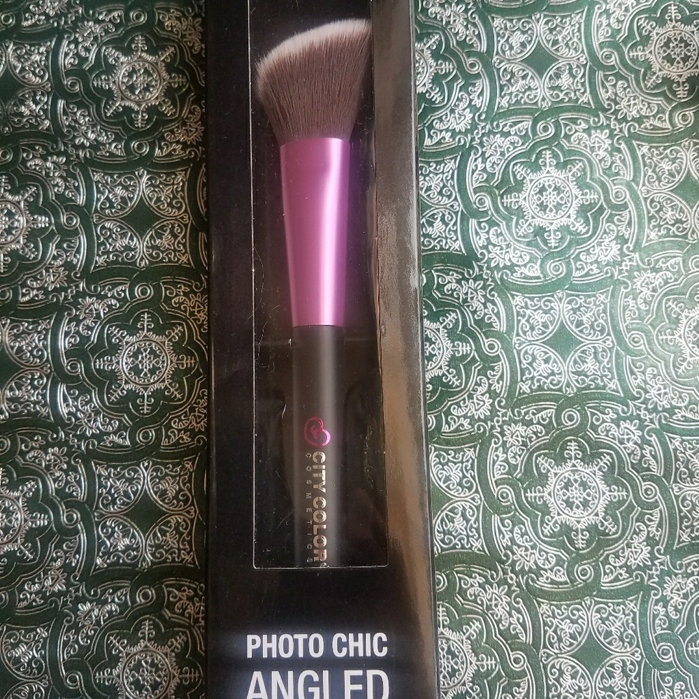Makeup brush